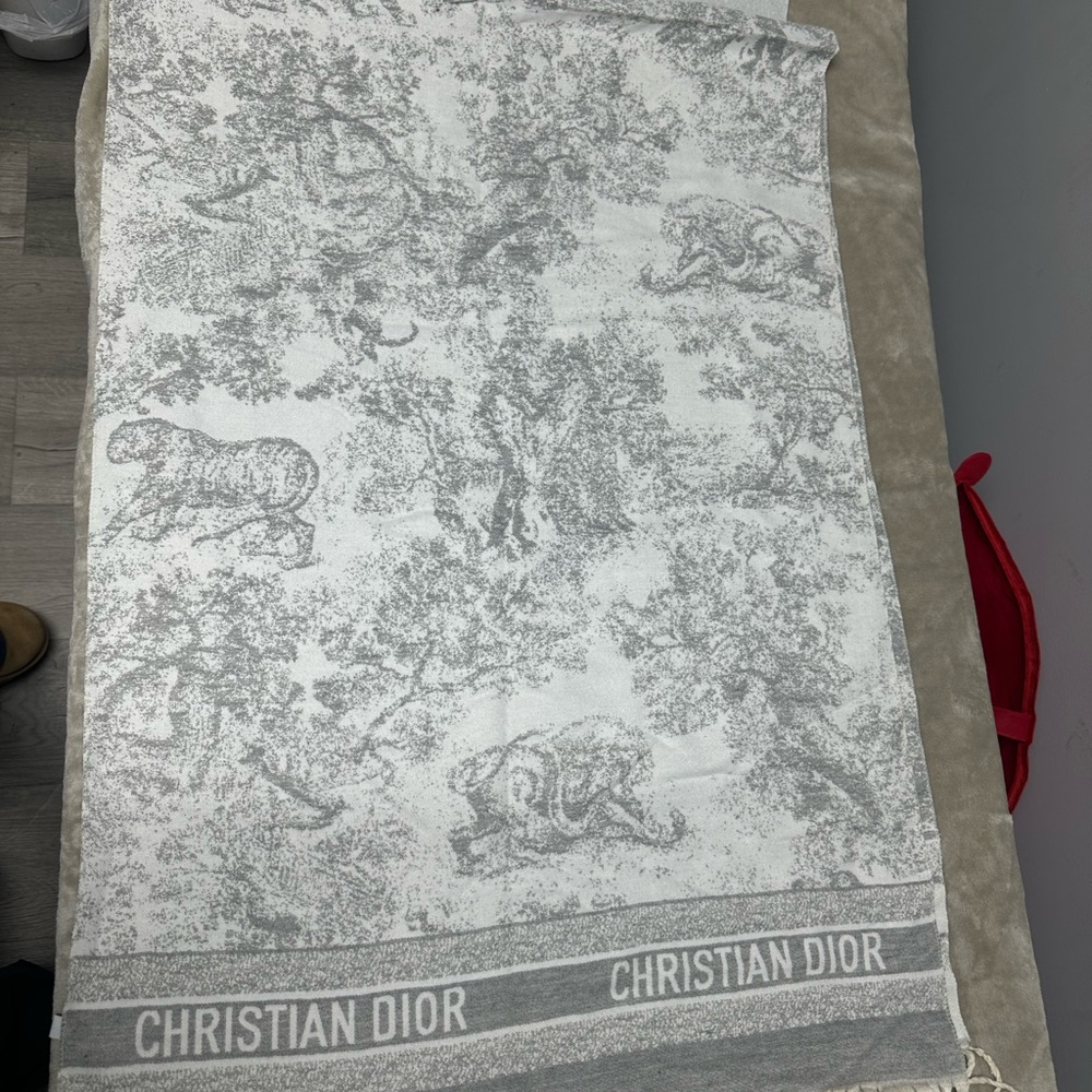 gray scarf - image 2